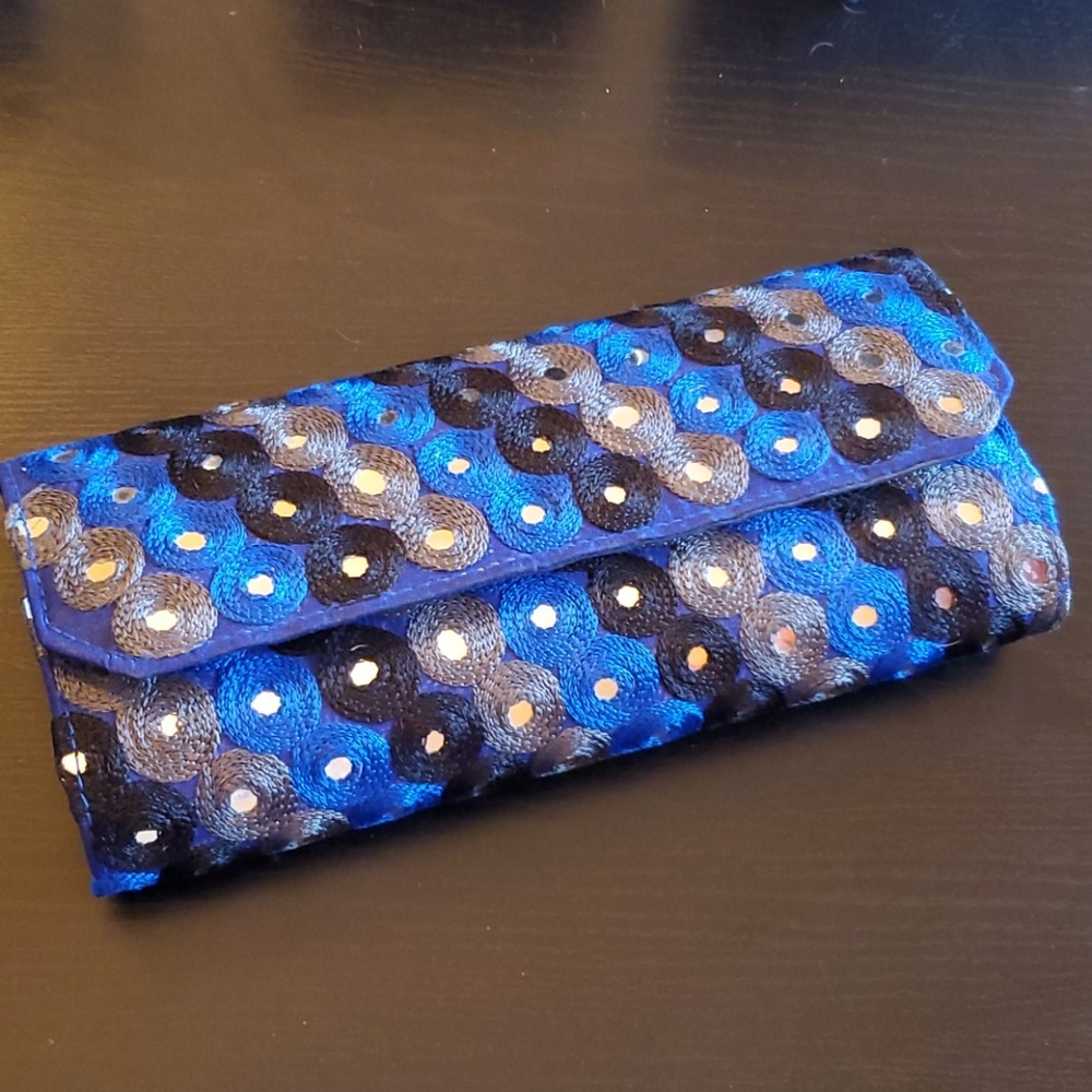 ⛱3/$20 Blue, Black and Gray clutch mirror details